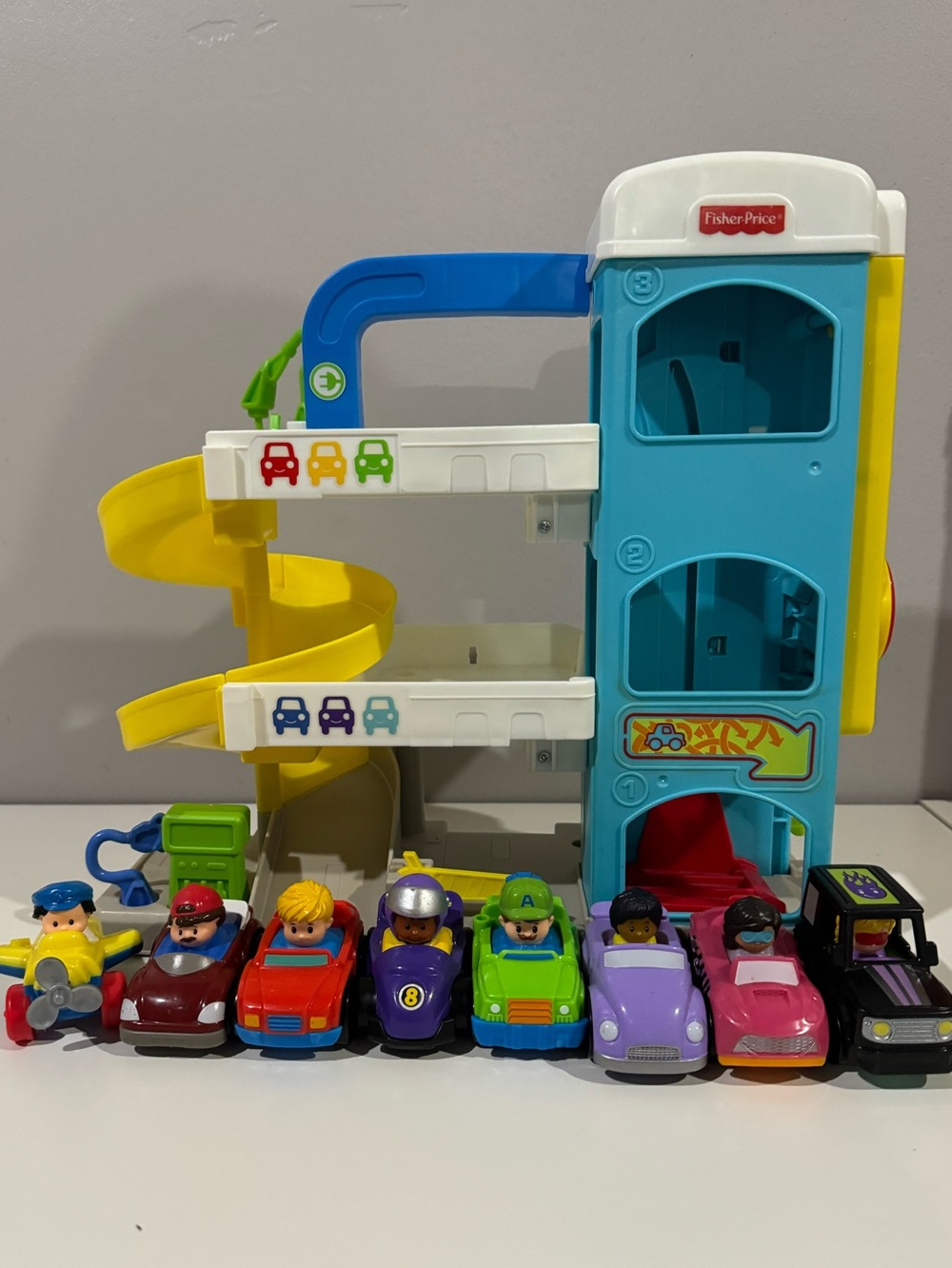 Fisher-Price 2018 Multi-Level Garage Playset with 8 wheelies!